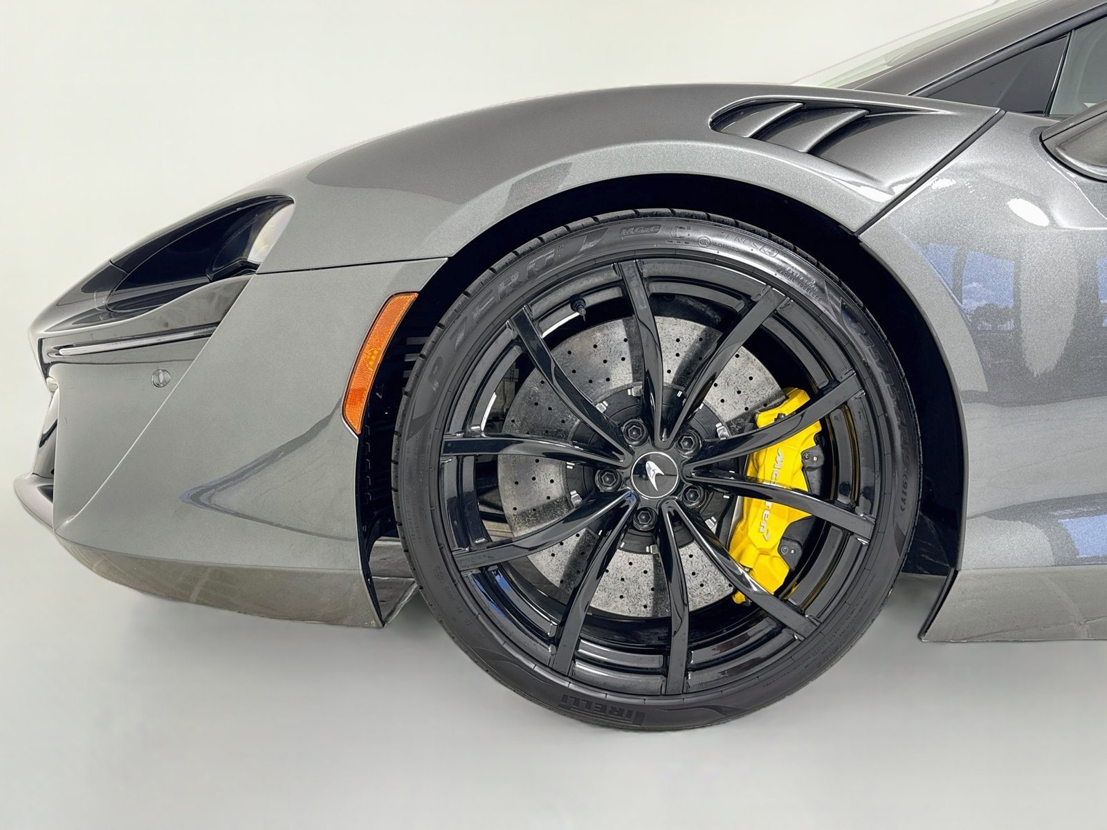 Used 2023 McLaren Artura RWD image 10