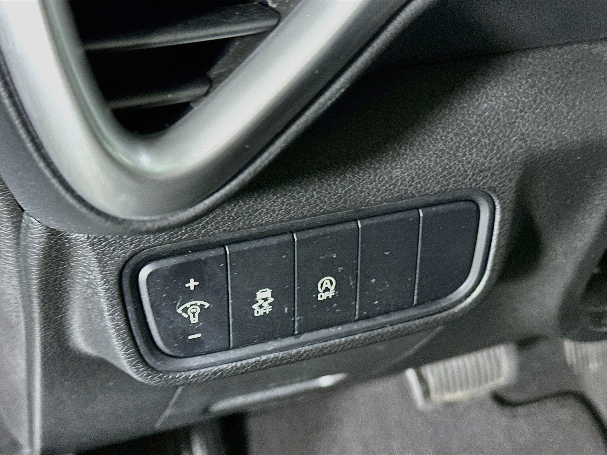 Used 2025 Kia Soul LX w/ LX Technology Package FWD image 17