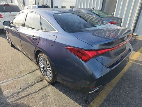Used 2020 Toyota Avalon Limited image 5