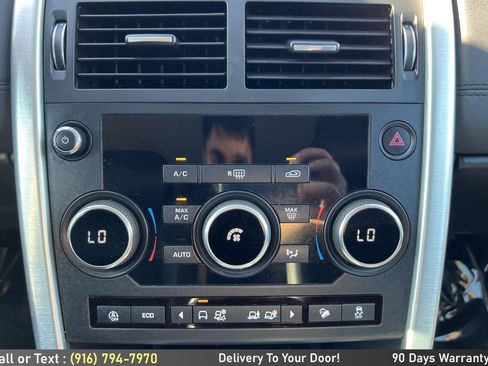 Used 2019 Land Rover Discovery Sport SE image 17