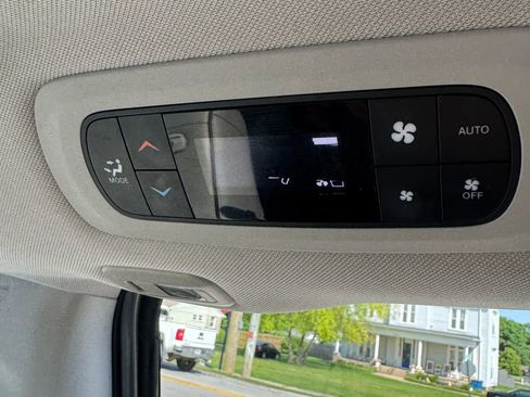 Used 2020 Chrysler Pacifica Limited FWD image 52