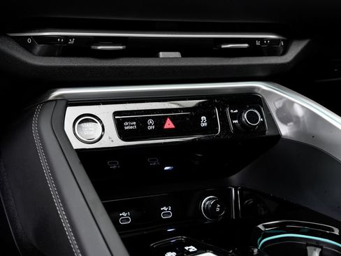 Certified 2025 Audi Q5 Premium w/ Convenience Package AWD/4WD image 17