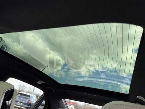 New 2026 BMW 750e xDrive image 32