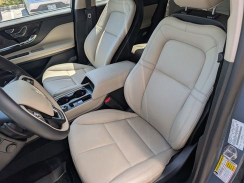 Used 2025 Lincoln Corsair AWD w/ Equipment Group 101A image 5
