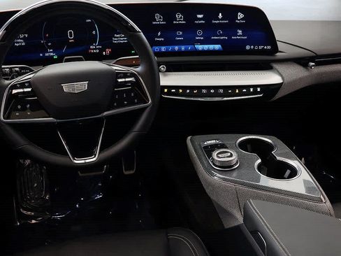 Used 2025 Cadillac Optiq Luxury 2 w/ LPO, Floor Liner Package AWD/4WD image 28