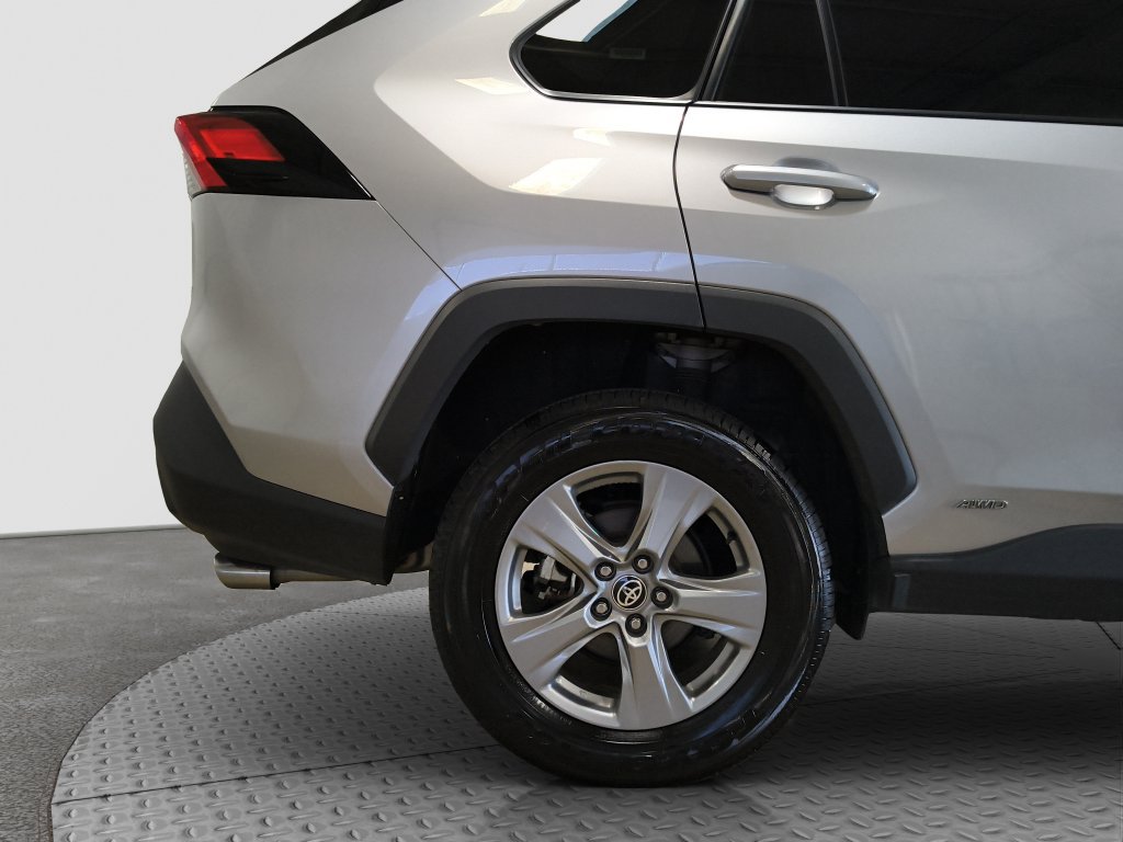 Used 2025 Toyota RAV4 XLE AWD/4WD image 21