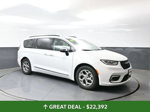 Used 2023 Chrysler Pacifica Limited FWD image 5