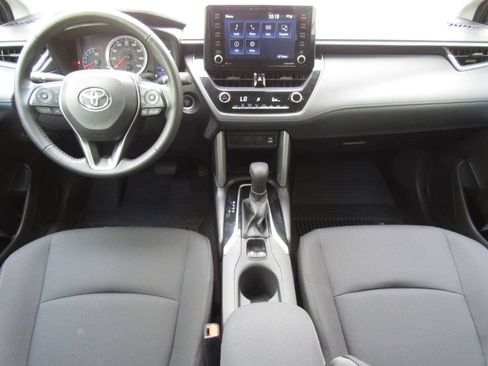 Used 2022 Toyota Corolla Cross LE w/ Moonroof Package AWD/4WD image 27