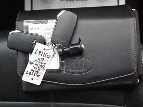 Used 2020 Kia Telluride EX AWD/4WD image 13