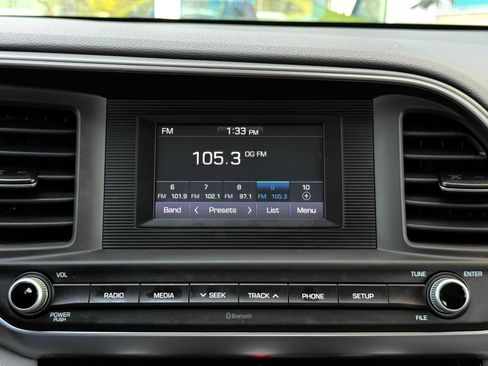 Used 2020 Hyundai Elantra SE image 41