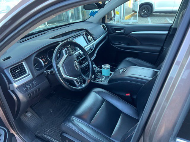 Used 2017 Toyota Highlander XLE AWD/4WD image 11