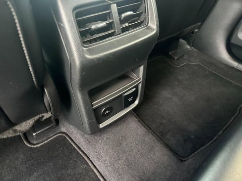 Used 2022 Ford Edge Titanium AWD/4WD image 12