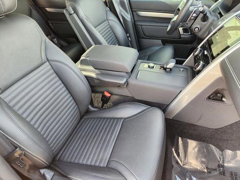 Certified 2025 Land Rover Discovery Dynamic SE AWD/4WD image 9