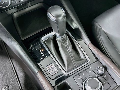 Used 2018 MAZDA MAZDA3 Touring FWD image 24