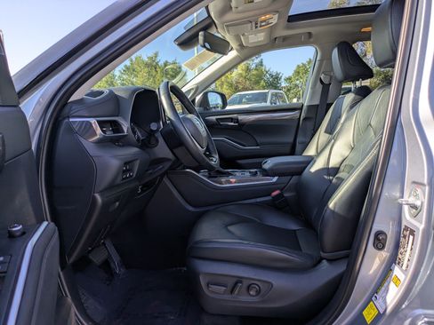 Used 2022 Toyota Highlander Platinum AWD/4WD image 15