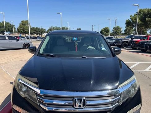 Used 2017 Honda Pilot LX image 2