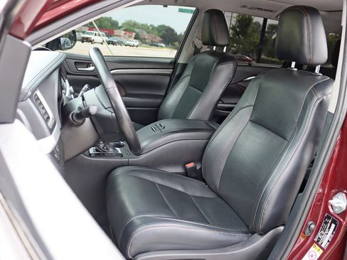 Used 2019 Toyota Highlander Limited Platinum w/ Carpet Mat Package (TMS) AWD/4WD image 30