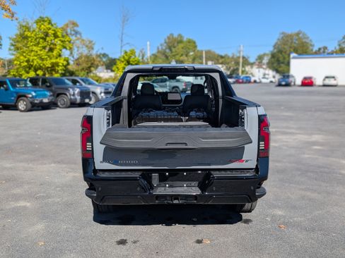 New 2025 Chevrolet Silverado EV RST image 28