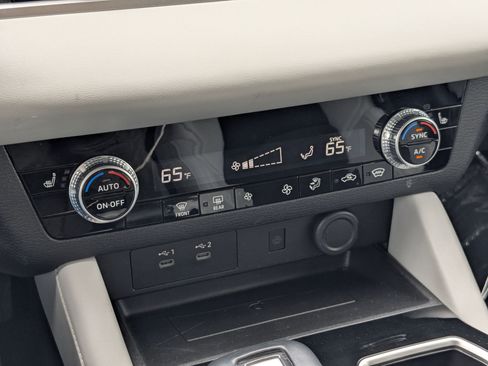 Used 2025 Mitsubishi Outlander SE AWD/4WD image 25