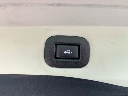 Used 2018 Nissan Rogue SV AWD/4WD image 27
