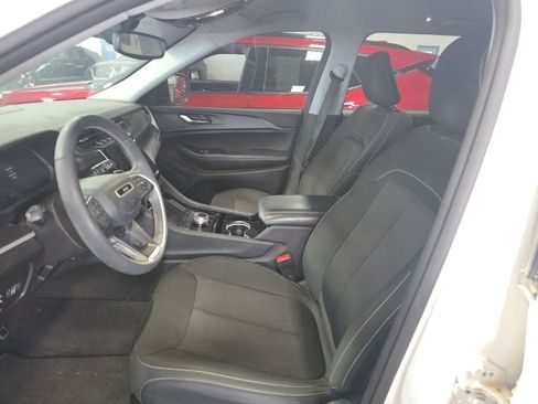 Used 2023 Jeep Grand Cherokee Laredo w/ Luxury Tech Group I RWD image 5