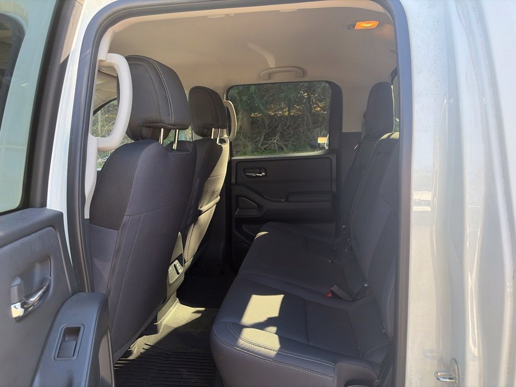 Used 2023 Nissan Frontier SV w/ SV Convenience Package AWD/4WD image 11