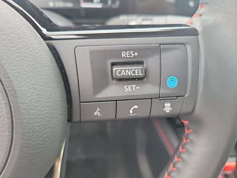 Used 2025 Nissan Kicks SR AWD/4WD image 15