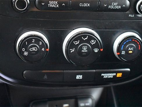 Used 2016 Kia Soul + image 27