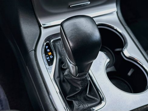 Used 2018 Jeep Grand Cherokee Laredo AWD/4WD image 23