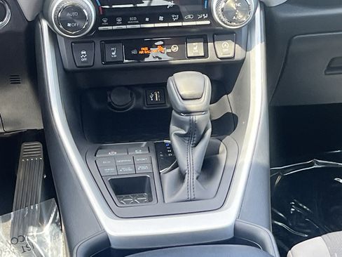 Certified 2025 Toyota RAV4 XLE w/ Convenience Package image 21