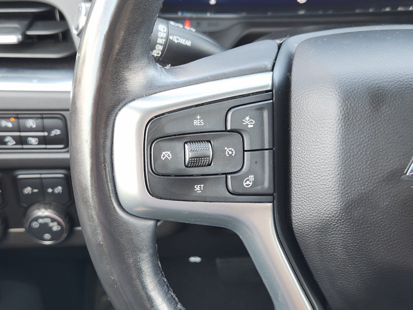 Used 2022 Chevrolet Tahoe Z71 w/ Luxury Package AWD/4WD image 37