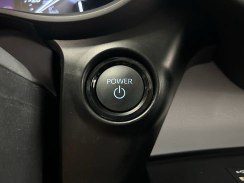 Used 2025 Toyota Sienna XLE FWD image 18