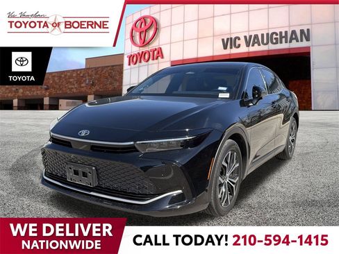 Used 2023 Toyota Crown Limited image 1