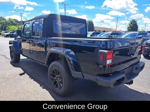 Used 2023 Jeep Gladiator Sport AWD/4WD image 6