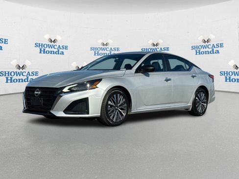 Used 2024 Nissan Altima 2.5 SV image 2