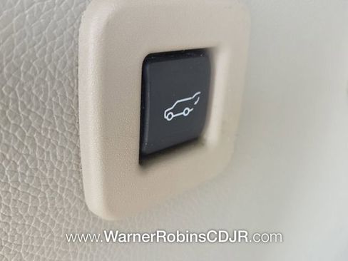 Used 2016 Lincoln Navigator L Select RWD image 15