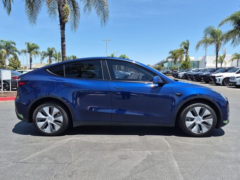 Used 2023 Tesla Model Y AWD image 11