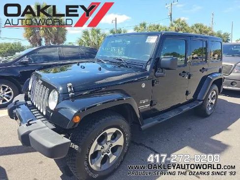Used 2018 Jeep Wrangler Unlimited Sahara w/ Connectivity Group AWD/4WD image 1
