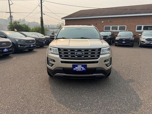 Used 2017 Ford Explorer XLT w/ Equipment Group 202A AWD/4WD image 3
