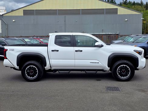 Used 2025 Toyota Tacoma TRD Off-Road AWD/4WD image 21