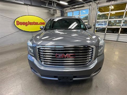 Used 2018 GMC Yukon XL SLT w/ Premium Edition AWD/4WD image 8
