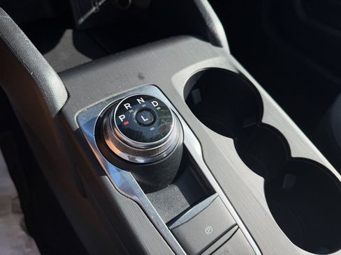 Used 2020 Ford Escape SE image 24