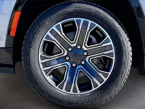 Used 2024 Jeep Wagoneer L Series II image 33