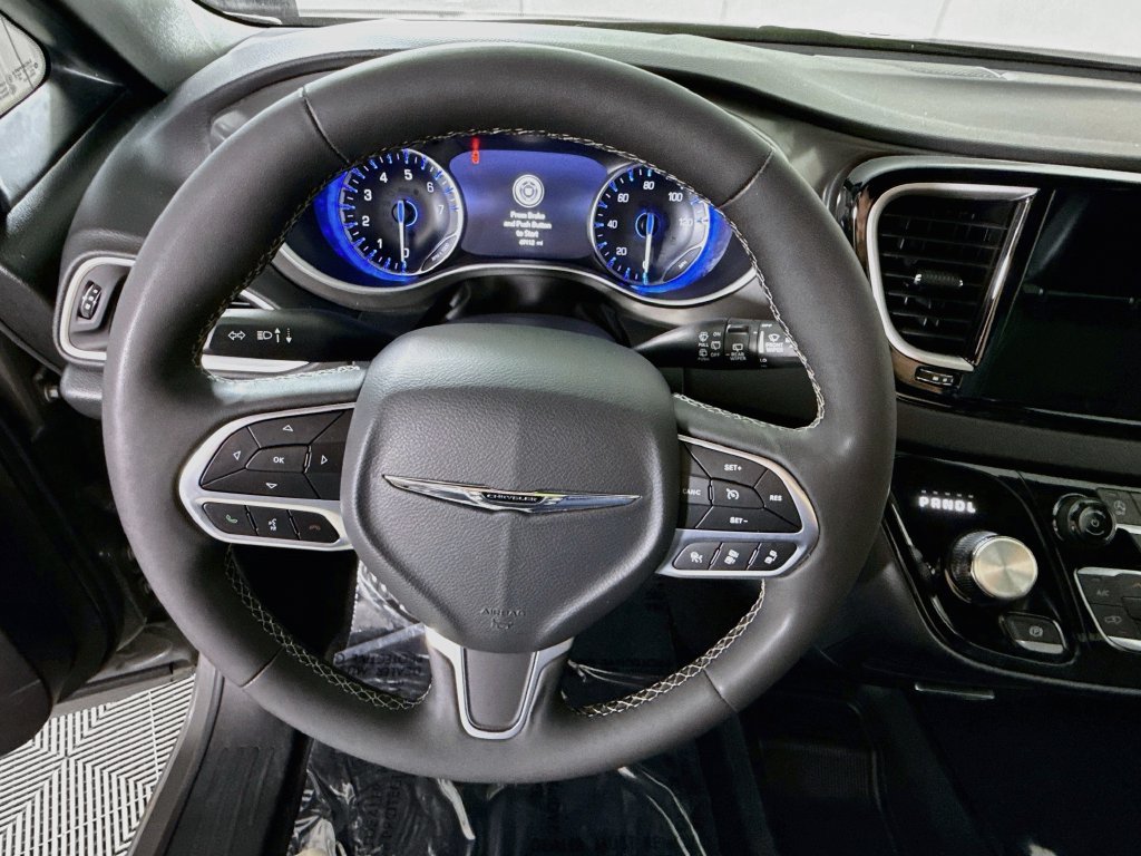 Used 2025 Chrysler Pacifica Select FWD image 21
