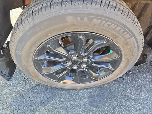 Used 2023 Ford Maverick Lariat w/ Lariat Luxury Package image 17