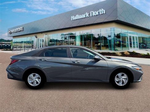 New 2026 Hyundai Elantra SE image 9