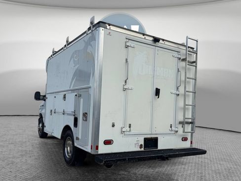 Used 2022 Ford E-350 and Econoline 350 Super Duty w/ Power Windows & Locks Group RWD image 6