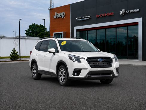 Used 2024 Subaru Forester Premium AWD/4WD image 1