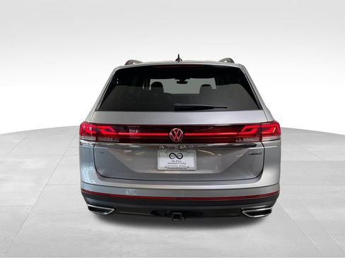 Used 2025 Volkswagen Atlas SE AWD/4WD image 8