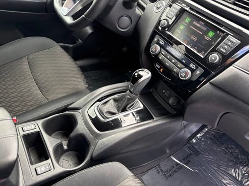 Used 2018 Nissan Rogue SV w/ Premium Package FWD image 31